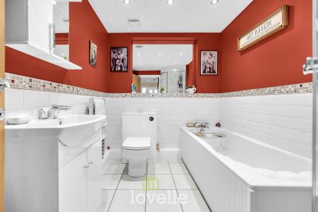 4 bedroom Detached house for sale in Churchthorpe, Fulstow, LN11