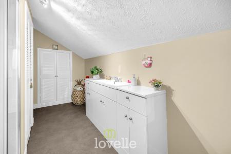 4 bedroom Detached house for sale in Churchthorpe, Fulstow, LN11