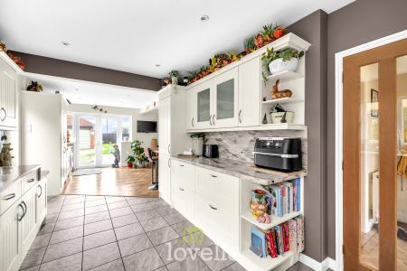 4 bedroom Detached house for sale in Churchthorpe, Fulstow, LN11