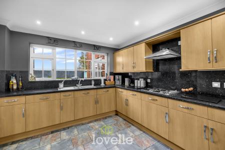 6 bedroom Detached house for sale in Cassbrook Drive, Fulstow, LN11