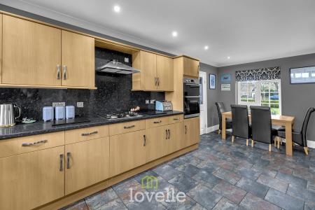 6 bedroom Detached house for sale in Cassbrook Drive, Fulstow, LN11