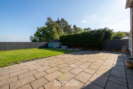 6 bedroom Detached house for sale in Cassbrook Drive, Fulstow, LN11