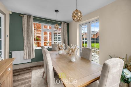 6 bedroom Detached house for sale in Cassbrook Drive, Fulstow, LN11