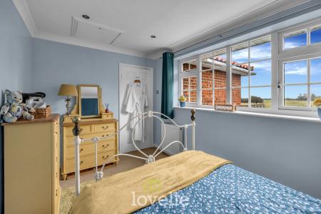 6 bedroom Detached house for sale in Cassbrook Drive, Fulstow, LN11