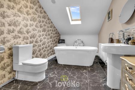 6 bedroom Detached house for sale in Cassbrook Drive, Fulstow, LN11