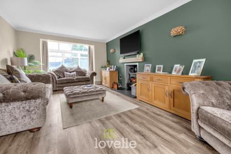 6 bedroom Detached house for sale in Cassbrook Drive, Fulstow, LN11