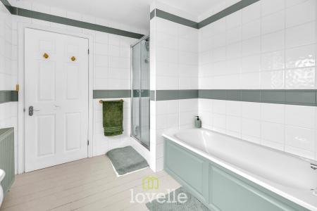 6 bedroom Detached house for sale in Cassbrook Drive, Fulstow, LN11