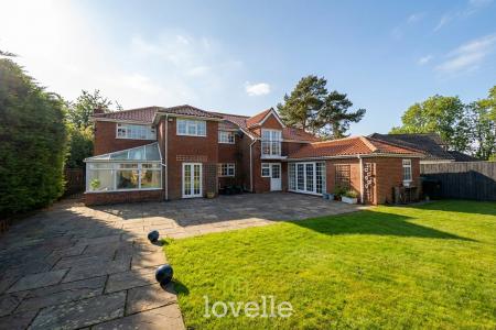 6 bedroom Detached house for sale in Cassbrook Drive, Fulstow, LN11