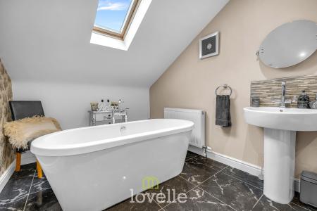 6 bedroom Detached house for sale in Cassbrook Drive, Fulstow, LN11