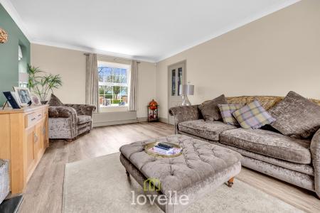 6 bedroom Detached house for sale in Cassbrook Drive, Fulstow, LN11