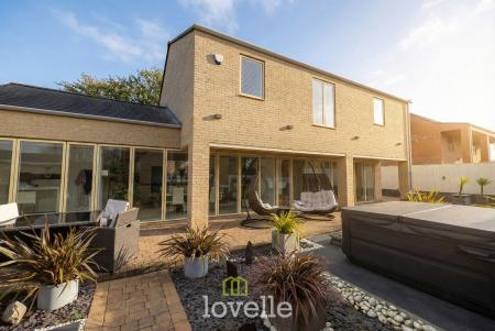 4 bedroom Detached house for sale in The Birches, Humberston, DN36