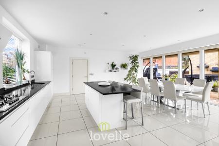 4 bedroom Detached house for sale in The Birches, Humberston, DN36