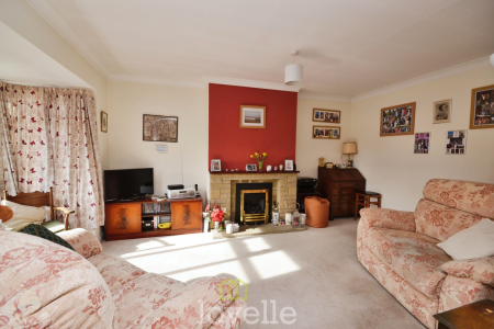 2 bedroom Semi-detached bungalow for sale in Marquis Avenue, New Waltham, DN36