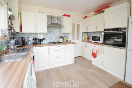 2 bedroom Semi-detached bungalow for sale in Marquis Avenue, New Waltham, DN36