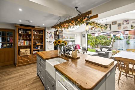 4 bedroom Semi-detached house for sale in Westlands Avenue, Tetney, DN36