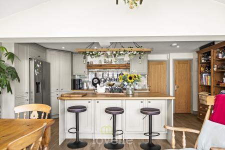 4 bedroom Semi-detached house for sale in Westlands Avenue, Tetney, DN36