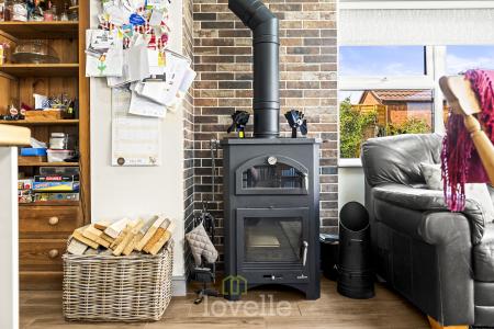 4 bedroom Semi-detached house for sale in Westlands Avenue, Tetney, DN36