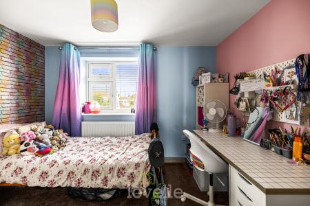 4 bedroom Semi-detached house for sale in Westlands Avenue, Tetney, DN36