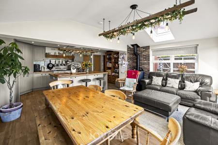 4 bedroom Semi-detached house for sale in Westlands Avenue, Tetney, DN36