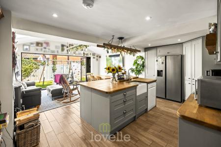 4 bedroom Semi-detached house for sale in Westlands Avenue, Tetney, DN36