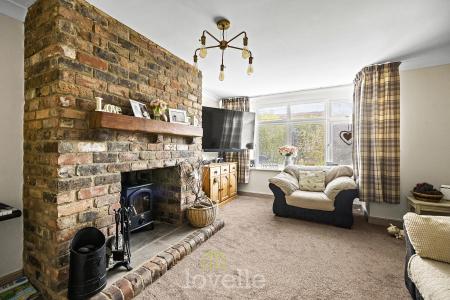 4 bedroom Semi-detached house for sale in Westlands Avenue, Tetney, DN36