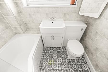 4 bedroom Semi-detached house for sale in Westlands Avenue, Tetney, DN36