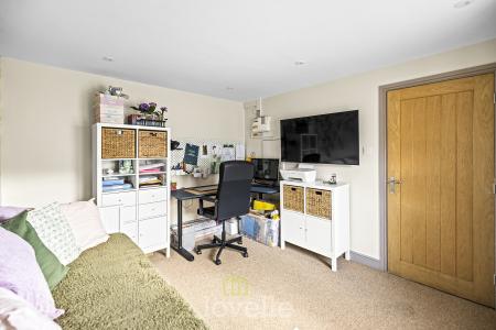 4 bedroom Semi-detached house for sale in Westlands Avenue, Tetney, DN36