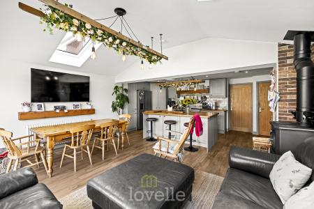 4 bedroom Semi-detached house for sale in Westlands Avenue, Tetney, DN36