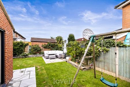 4 bedroom Semi-detached house for sale in Westlands Avenue, Tetney, DN36