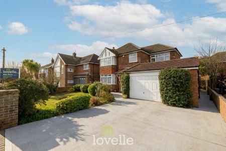 3 bedroom Detached house for sale in Hardys Road, Cleethorpes, DN35
