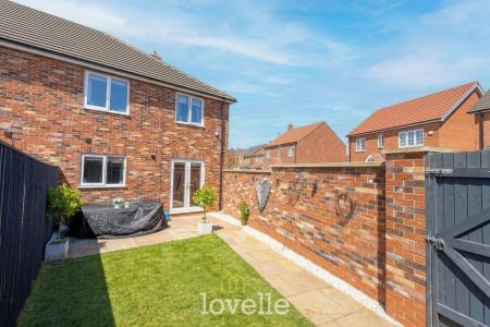 3 bedroom House for sale in Honningsvaag Close, New Waltham, DN36