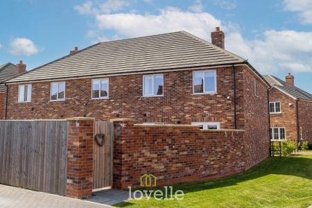 3 bedroom House for sale in Honningsvaag Close, New Waltham, DN36