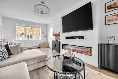 3 bedroom House for sale in Honningsvaag Close, New Waltham, DN36