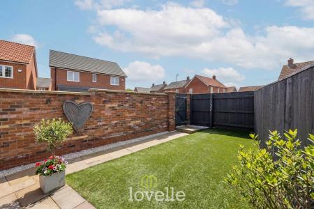 3 bedroom House for sale in Honningsvaag Close, New Waltham, DN36