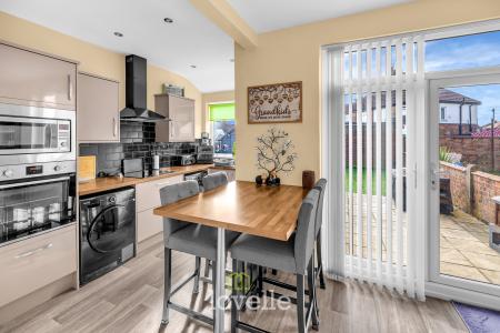 3 bedroom Semi-detached house for sale in Parris Place, Cleethorpes, DN35