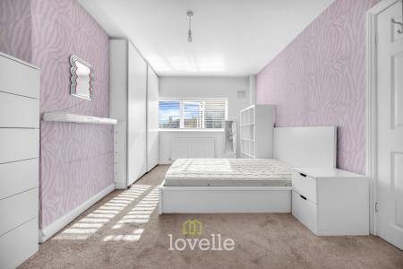 3 bedroom Terraced House for sale in School Walk, Cleethorpes, DN35