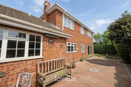 4 bedroom Detached house for sale in Walk Lane, Humberston, DN36