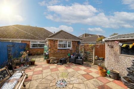 3 bedroom Semi-detached bungalow for sale in Peaks Avenue, New Waltham, DN36