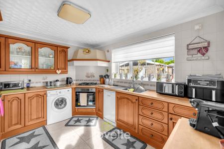 3 bedroom Semi-detached bungalow for sale in Peaks Avenue, New Waltham, DN36