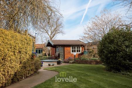 5 bedroom Detached house for sale in Tetney Road, Humberston, DN36