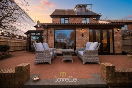 5 bedroom Detached house for sale in Tetney Road, Humberston, DN36