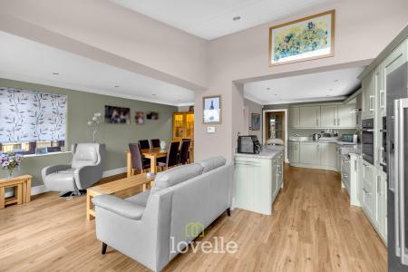 5 bedroom Detached house for sale in Tetney Road, Humberston, DN36