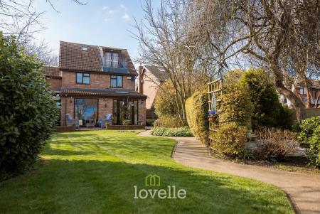 5 bedroom Detached house for sale in Tetney Road, Humberston, DN36