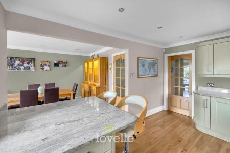 5 bedroom Detached house for sale in Tetney Road, Humberston, DN36