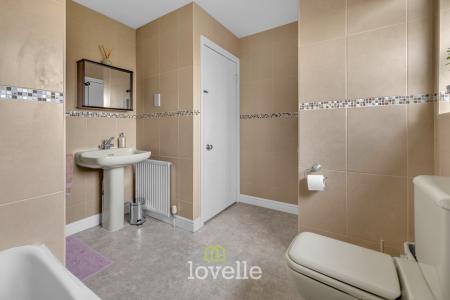 5 bedroom Detached house for sale in Tetney Road, Humberston, DN36