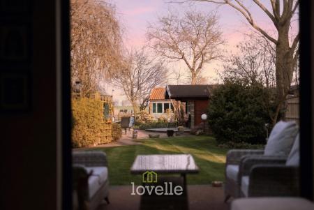 5 bedroom Detached house for sale in Tetney Road, Humberston, DN36