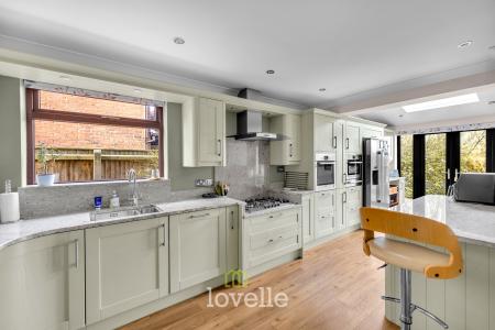 5 bedroom Detached house for sale in Tetney Road, Humberston, DN36