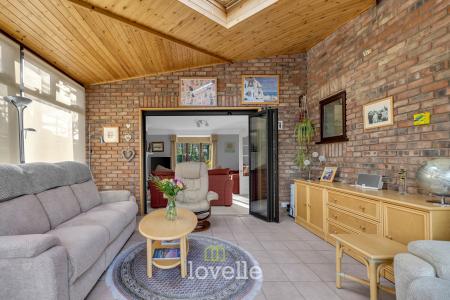 5 bedroom Detached house for sale in Tetney Road, Humberston, DN36