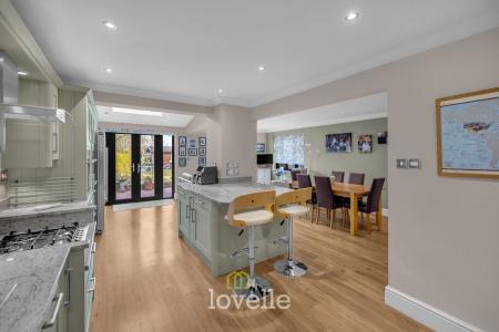 5 bedroom Detached house for sale in Tetney Road, Humberston, DN36