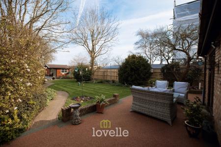 5 bedroom Detached house for sale in Tetney Road, Humberston, DN36